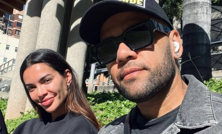 Daniel Alves, ex-jogador de futebol condenado por crime de estupro, foi visto em público pela primeira vez desde sua liberdade