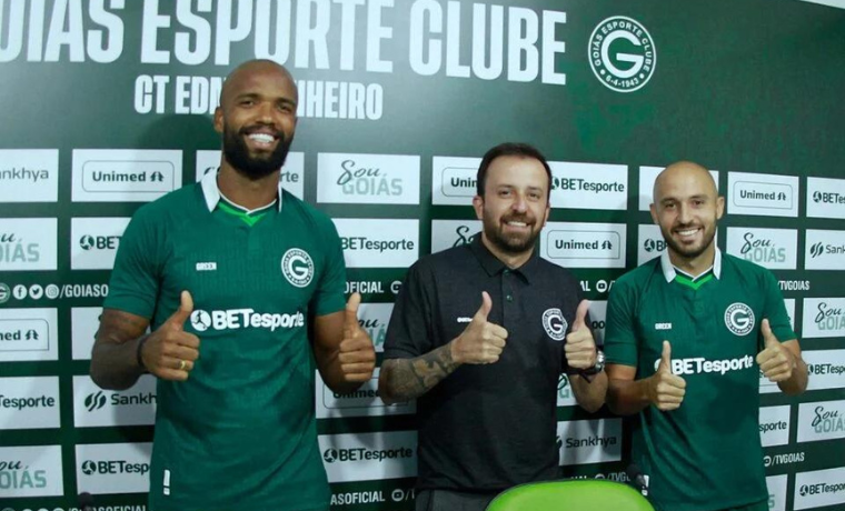 O Goiás demonstra determinação ao apresentar dois reforços de peso, Régis e Messias, com um objetivo claro: voltar à elite do