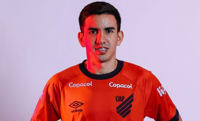 Goiás se aproxima da contratação de talentoso atacante paraguaio do Athletico 1 O Goiás Esporte Clube está em vias de reforçar seu elenco com um promissor meia-atacante paraguaio, como parte de seu