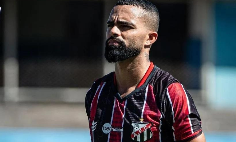 Iago Martins Deixa Anápolis e Reforça Hercílio Luz na Série D 1 Atacante Carrega Consistente Histórico pelo Futebol Brasileiro em sua Nova Jornada