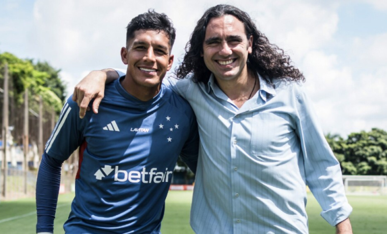Ícone do Cruzeiro, Sorín Revigora Espírito Celeste na Toca da Raposa 1 Juan Pablo Sorín, ídolo inesquecível do Cruzeiro, visita a Toca da Raposa II e reúne-se com a "La Banda" argentina,