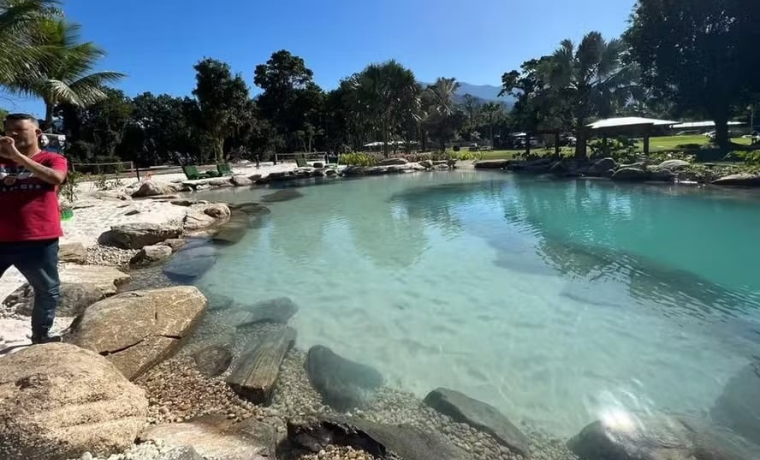 A Justiça do Rio de Janeiro tomou uma decisão crucial ao suspender a cobrança de uma multa de R$ 16 milhões imposta a