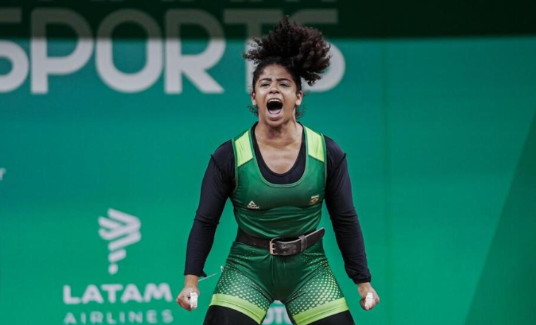 A jovem atleta brasileira Laura Amaro, aos 23 anos, conquistou com maestria uma cobiçada vaga olímpica para Paris 2024,