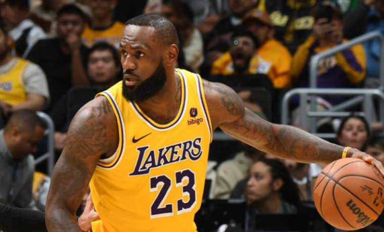 Num emocionante confronto na NBA, o Los Angeles Lakers, liderado por LeBron James e Anthony Davis, conquistou uma