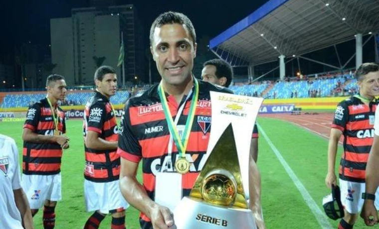 O domingo amanheceu triste para o Atlético Goianiense com a notícia do falecimento do ex-zagueiro Lino aos 39 anos.