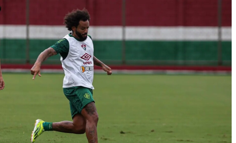 O lateral-esquerdo Marcelo, do Fluminense, não economiza elogios ao técnico Fernando Diniz, comparando sua abordagem