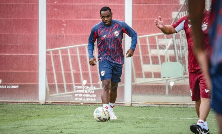 Após o vice-campeonato goiano, o Vila Nova inicia sua reformulação visando a disputa do Brasileirão Série B. Cinco jogadores