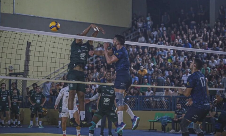 Em uma final emocionante, os times goianos Saneago Goiás e Neurologia Ativa enfrentam-se pelo título da Superliga B de vôlei