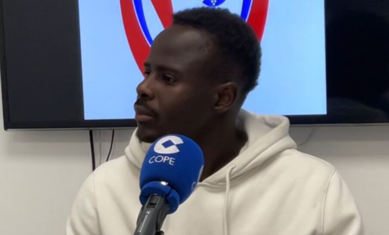 Solidariedade Antirracista: Goleiro Vítima de Racismo Declara Apoio a Vinicius Jr. 1 Cheikh Kane Sarr, goleiro do Rayo Majadahonda, que enfrentou insultos racistas durante partida na terceira divisão do