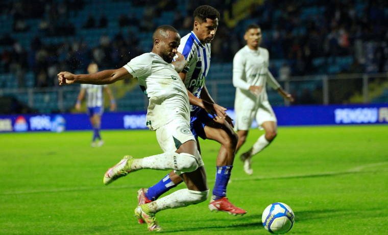 Equipe esmeraldina é superada por 2 a 0 com gols de Garcez e Poveda