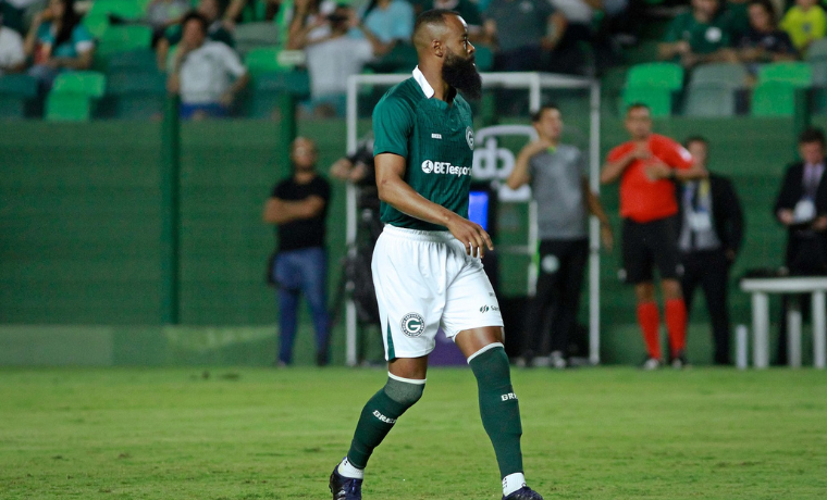 Marcão Celebra Vantagem do Goiás na Copa do Brasil e Destaca Necessidade de Corrigir Erros 1 O Goiás conquistou uma importante vantagem na Copa do Brasil com a vitória sobre o Cuiabá, e o volante