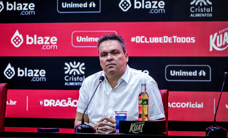 Adson Batista, presidente do Atlético Goianiense, expressa preocupação com a falta de resultados em casa e