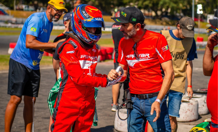 O piloto Theo Salomão alcança uma performance excepcional na 4ª etapa da Copa São Paulo Light de Kart,