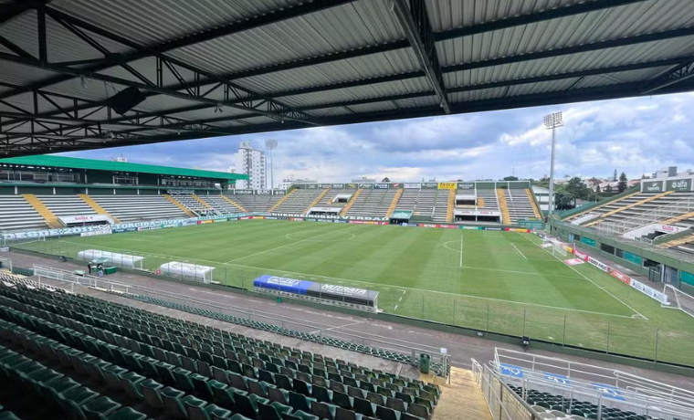 Vila Nova Enfrenta Chapecoense Visando Aproximação ao G-4 da Série B 1 O Vila Nova entra em campo neste domingo (2), às 16 horas, contra a Chapecoense na Arena Condá, pela 8ª