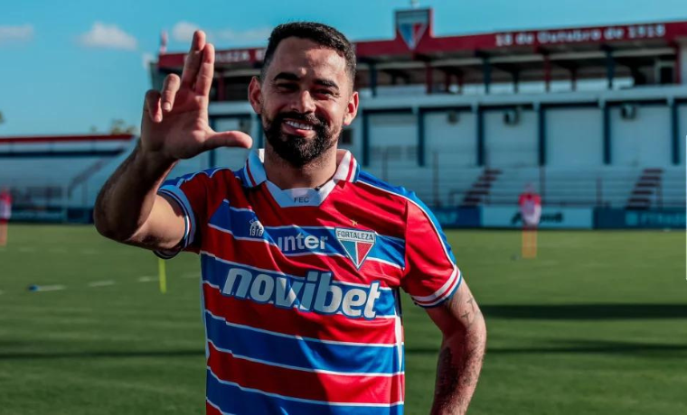 Meia de 27 anos retorna à Polônia após passagem discreta pelo futebol brasileiro