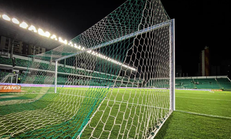 Neste domingo (16), às 18h30, o Goiás recebe o Coritiba no estádio Hailé Pinheiro pela 10ª rodada da Série