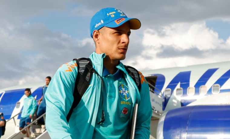 Lateral-esquerdo do Galo se Pronuncia sobre Rumores de Transferência para o Paris Saint-Germain