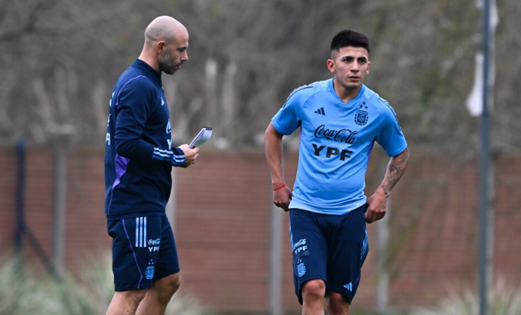 Thiago Almada, destaque da seleção argentina, pode estar a caminho do Botafogo, mas essa transferência