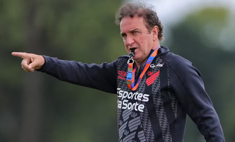 O Athletico Paranaense está passando por mais uma mudança em sua comissão técnica. Em reunião