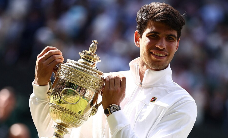 Alcaraz Supera Djokovic e Conquista Bicampeonato em Wimbledon 1 Alcaraz Brilha em Wimbledon: Vitória Histórica sobre Djokovic