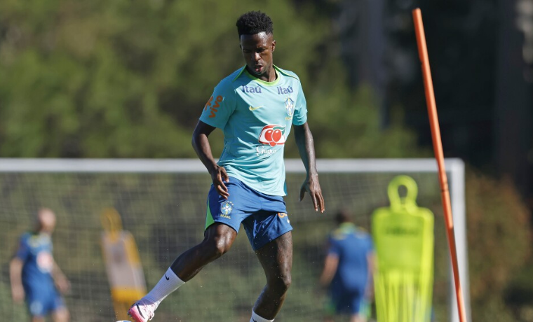 A Seleção Brasileira busca a liderança do Grupo D contra a invicta Colômbia, que venceu o Brasil