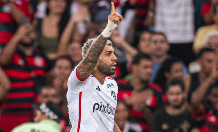 Treinador do Palmeiras desconversa sobre interesse no atacante do Flamengo e destaca foco nos atuais