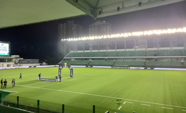 Goiás Recebe América Mineiro para Reaproximar do G-4 na Série B 1 A equipe esmeraldina enfrenta um desafio crucial para encerrar a sequência negativa de quatro jogos sem