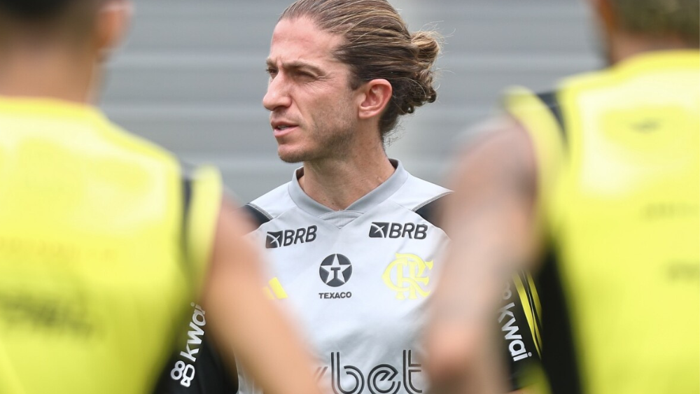 A recente janela de transferências trouxe ao Flamengo reforços que têm sido fundamentais no trabalho do técnico Filipe Luís 1 Jogadores como Alex Sandro, De La Cruz e Gonzalo Plata foram incorporados ao elenco, proporcionando