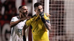 SÉRIE B: Goiás bate Atlético de virada com show particular de Tadeu 3 Tadeu Goias