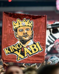 MERCADO: Xabi Alonso deixa o Leverkusen. O Real Madrid será seu destino? 2 xabi cartaz leverkusen