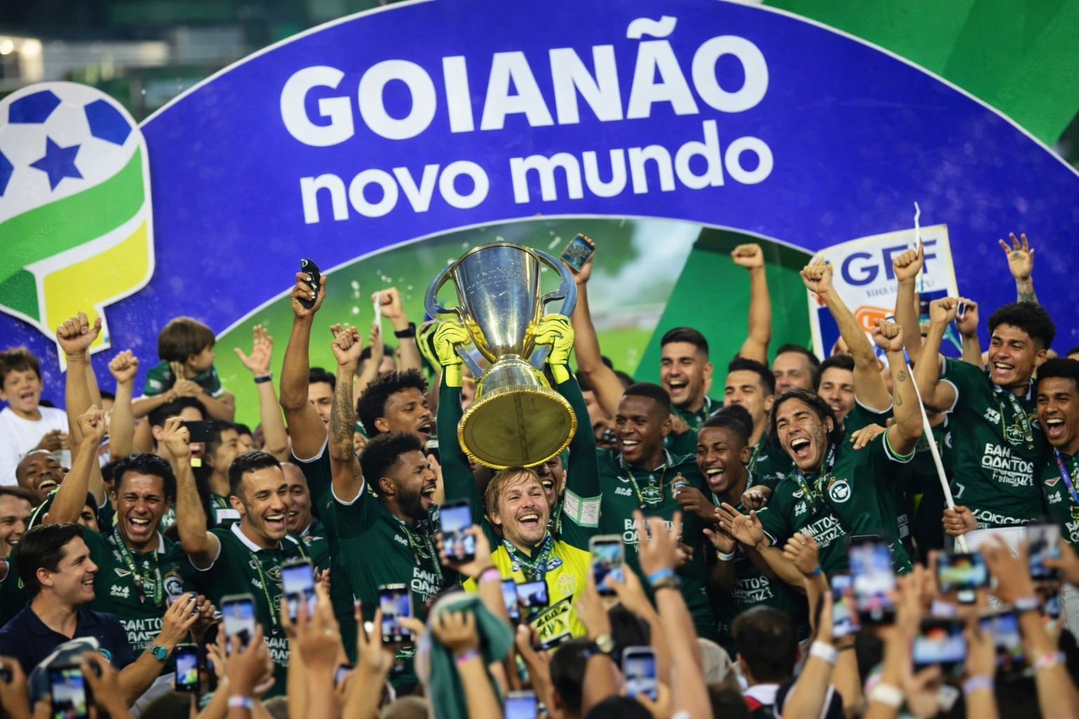 O Operário-PR, inclusive, ilustra um movimento de recuperação relevante: após três derrotas no início do Campeonato Paranaense, a equipe reagiu, conquistou o título estadual, avançou na Copa do Brasil e iniciou a Série B com vitória, além de acumular atualmente uma sequência de 14 jogos sem perder.