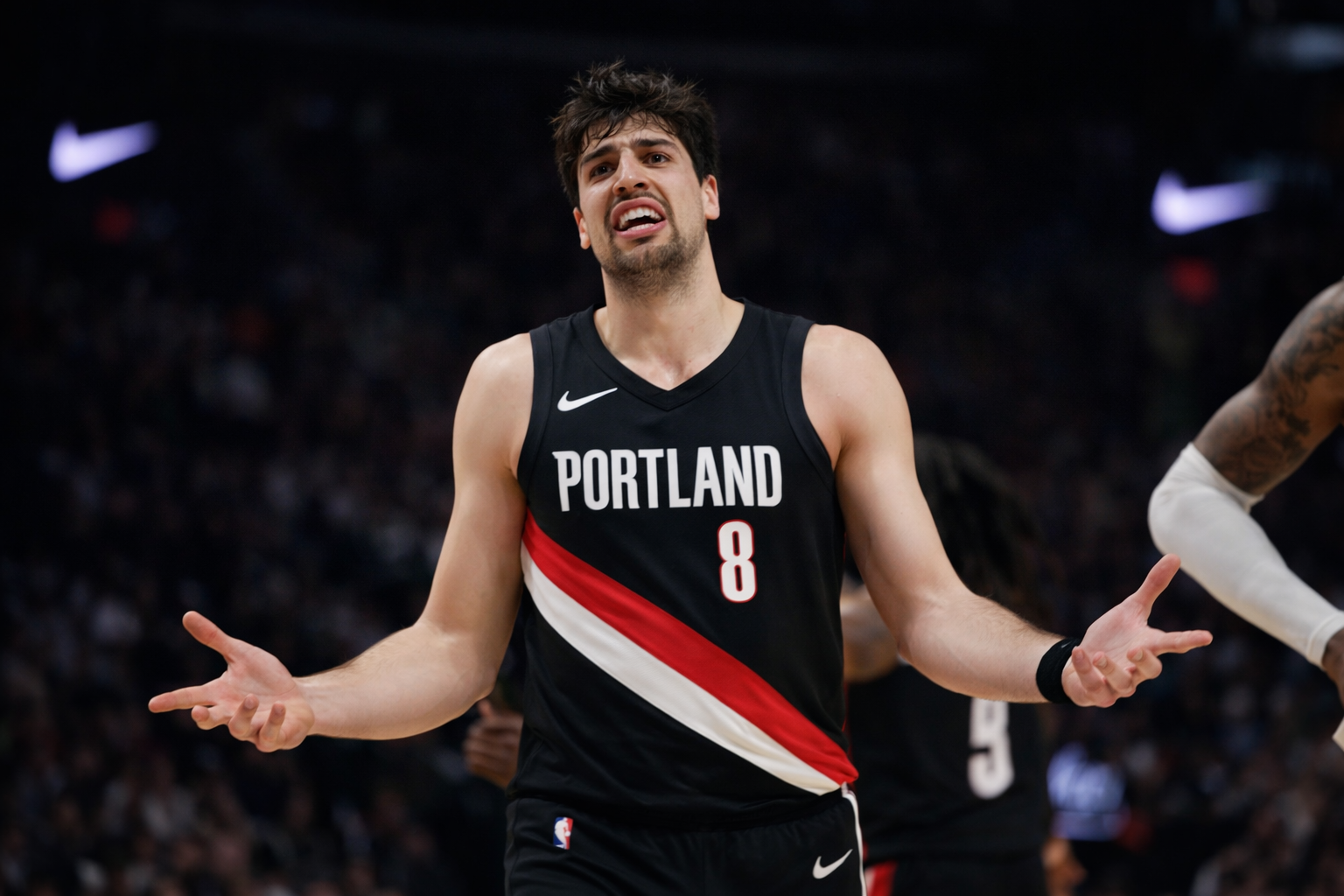 A NBA aprovou a venda do Portland Trail Blazers por US$ 4,25 bilhões (cerca de R$ 22,3 bilhões), em uma das maiores transações da história da liga. O novo proprietário é o investidor Tom Dundon, que adquiriu a franquia junto ao espólio de Paul G. Allen, falecido em 2018.